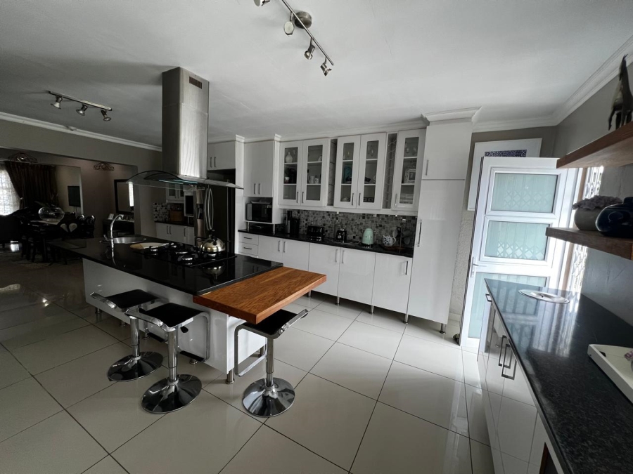 8 Bedroom Property for Sale in Abbotsford Eastern Cape